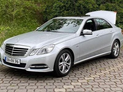 Używany Mercedes E220 Avantgarde 170 KM (125 kW) 2011 Srebrny Sedan/Limuzyna