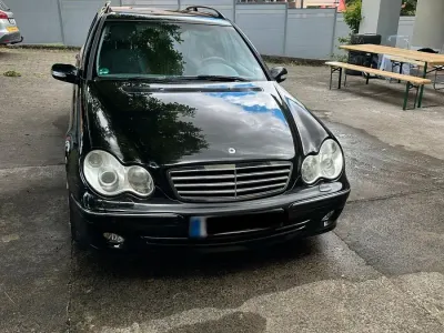 Gebraucht Mercedes C220 150 PS (110 kW) 2004 Schwarz Kombi