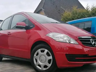 Gebraucht Mercedes A180 116 PS (85 kW) 2010 Rot Kleinwagen