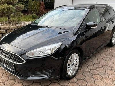 Schwarz Gebraucht 2015 Ford Focus Business Edition Kombi | 6.020 € (Etwas zu teuer)