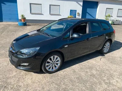Gebraucht Opel Astra 110 PS (80 kW) 2015 Limousine