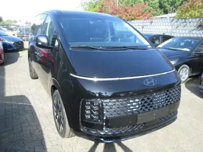 Neu Hyundai Staria Signature 224 PS (164 kW) 2025 Schwarz Van / Kleinbus