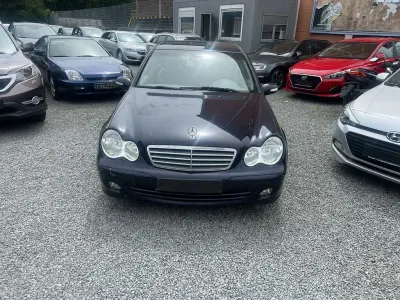 Gebraucht Mercedes C200 122 PS (89 kW) 2004 Blau Limousine