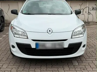 Gebraucht Renault Mégane III 101 PS (74 kW) 2011 Weiß Limousine