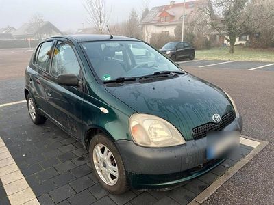 Grün Gebraucht 2000 Toyota Yaris Kleinwagen | 2.350 € (Etwas zu teuer)
