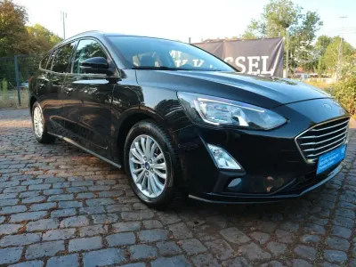 Gebraucht Ford Focus Titanium 120 PS (88 kW) 2019 Schwarz Limousine
