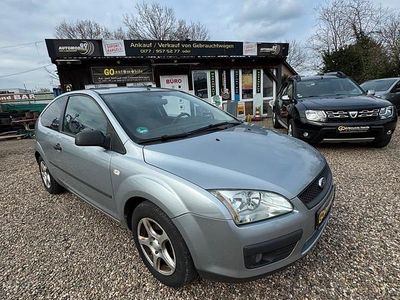 Gebraucht Ford Focus Ghia 101 PS (74 kW) 2005 Silber Limousine