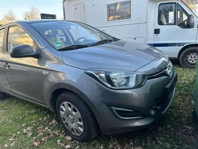 Gebraucht Hyundai i20 Edition 86 PS (63 kW) 2013 Ember gray Kleinwagen
