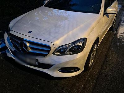 Weiß Gebraucht 2013 Mercedes E400 Limousine | 17.999 €