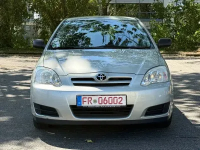 Gebraucht Toyota Corolla 97 PS (71 kW) 2006 Metallic gold . Limousine