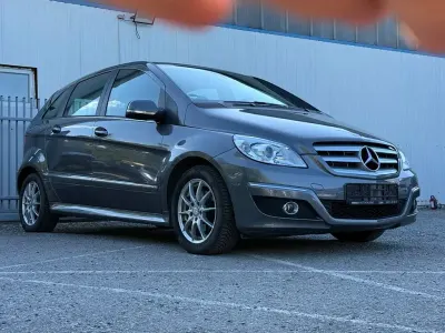 Gebraucht Mercedes B180 109 PS (80 kW) 2011 Grau Kleinwagen