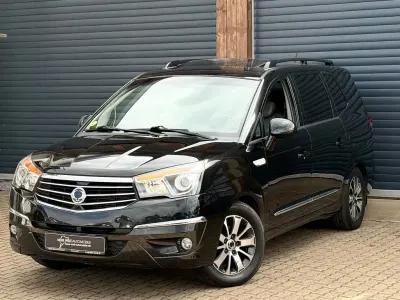 Gebraucht SsangYong Rodius 178 PS (130 kW) 2016 Schwarz Van / Kleinbus