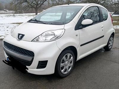 Gebraucht Peugeot 107 68 PS (50 kW) 2011 Weiß Kleinwagen