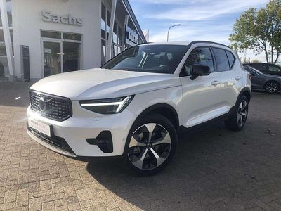 Crystal white / metallic Gebraucht 2025 Volvo XC40 Plus SUV | 39.991 € (Fairer Preis)
