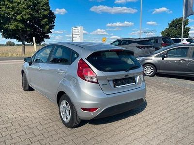 Second-hand Ford Fiesta Celebration 101 CP (74 kW) 2017 Argintiu Hatchback