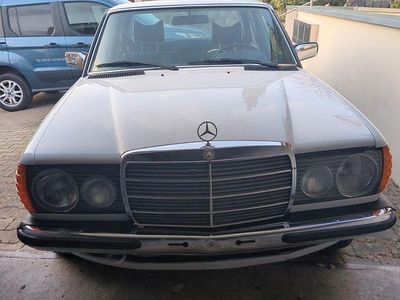 Gebraucht Mercedes 230 109 PS (80 kW) 1977 Limousine