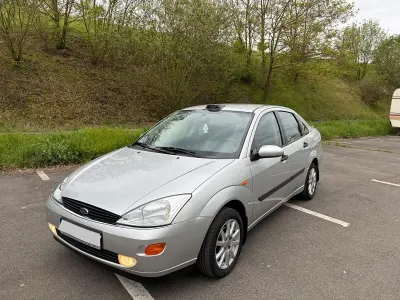 Gebraucht Ford Focus 115 PS (84 kW) 2001 Silber Limousine
