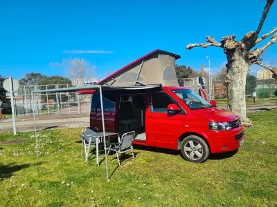 Gebraucht VW California Comfortline 179 PS (131 kW) 2010 Rot Van