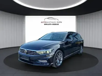 Gebraucht VW Passat R-line 200 PS (147 kW) 2022 Mangangrau metallic Kombi