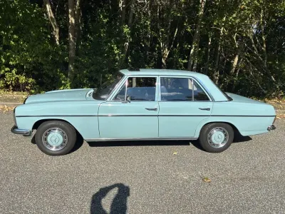 Gebraucht Mercedes 230 120 PS (88 kW) 1971 Blau Limousine