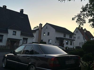 Violet Gebraucht 1994 Mercedes C180 Elegance Limousine | 5.000 €