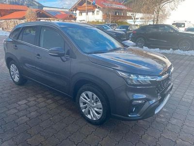 Neu Suzuki SX4 Comfort 110 PS (80 kW) 2025 Grau SUV