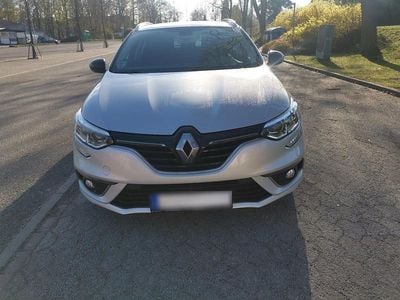 Usado Renault Mégane IV LIMITED Deluxe 116 HP (85 kW) 2020 Prateado Sedan