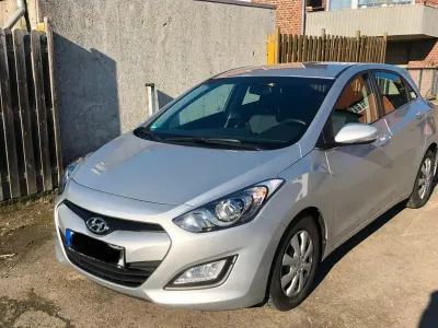 Gebraucht Hyundai i30 Trend 135 PS (99 kW) 2013 Grau Limousine