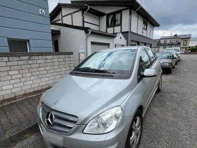 Gebraucht Mercedes B180 116 PS (85 kW) 2011 Silber Kleinwagen