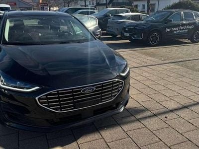 Obsidianschwarz metallic Gebraucht 2024 Ford Focus ST-Line X Limousine | 25.499 € (Fairer Preis)