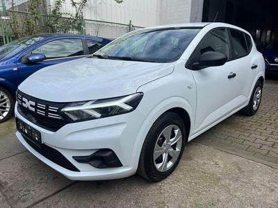 Gebraucht Dacia Sandero Essentiel 67 PS (49 kW) 2025 Weiß Limousine