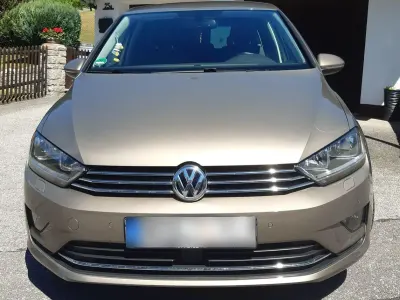 Gebraucht VW Golf Sportsvan Comfortline 86 PS (63 kW) 2016 Gold Van / Kleinbus