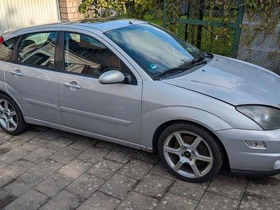 Gebraucht Ford Focus ST 173 PS (127 kW) 2004 Silber Limousine