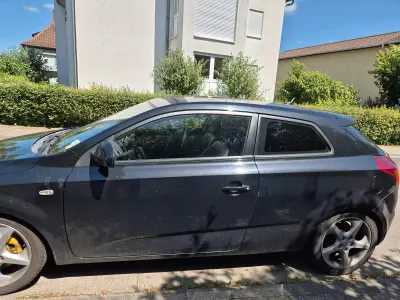 Gebraucht Kia Ceed 105 PS (77 kW) 2008 Schwarz Kleinwagen