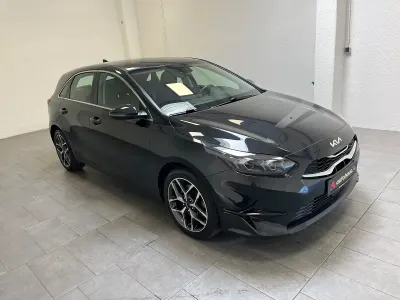 Gebraucht Kia Ceed Spirit 160 PS (117 kW) 2021 Schwarz Kleinwagen