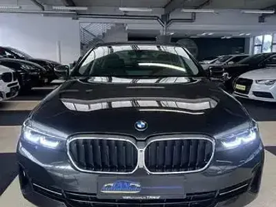 Gebraucht BMW 520 Performance 190 PS (139 kW) 2022 Grau Limousine