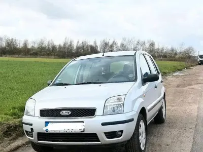 Gebraucht Ford Fusion 109 PS (80 kW) 2012 Grau Kleinwagen