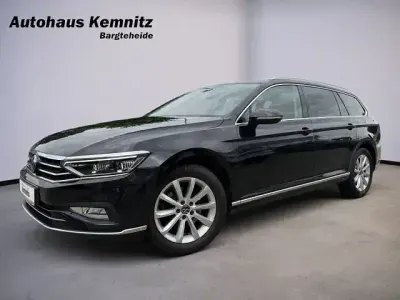 Gebraucht VW Passat Elegance 150 PS (110 kW) 2023 Deep black Kombi