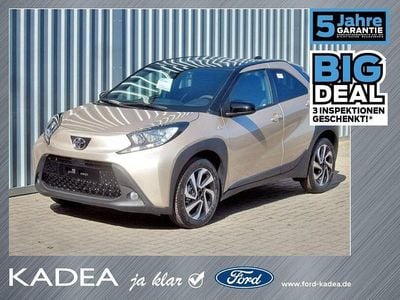Neu Toyota Aygo 72 PS (52 kW) 2025 Ginger beige (4u9)/ black mica Kleinwagen