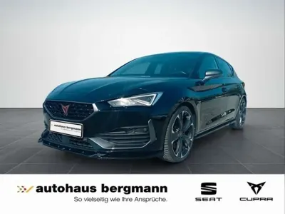 Używany Cupra Leon VZ 300 KM (220 kW) 2022 Czarny Sedan/Limuzyna
