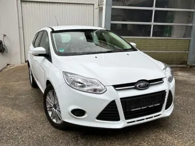 Gebraucht Ford Focus 125 PS (91 kW) 2014 Weiß Limousine