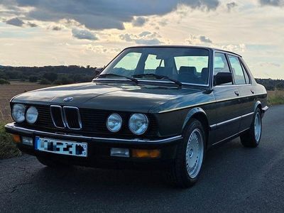 Gebraucht BMW 525 122 PS (89 kW) 1986 Grün Limousine