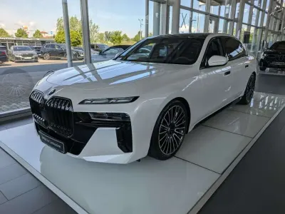 Gebraucht BMW 740 Performance 299 PS (219 kW) 2026 Weiß Limousine