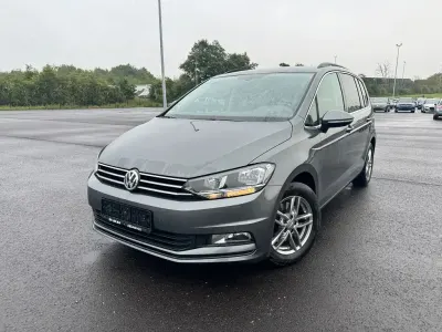 Gebraucht VW Touran Comfortline 150 PS (110 kW) 2017 Grau Van / Kleinbus