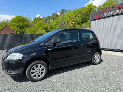 Gebraucht VW Fox 54 PS (39 kW) 2009 Schwarz Kleinwagen