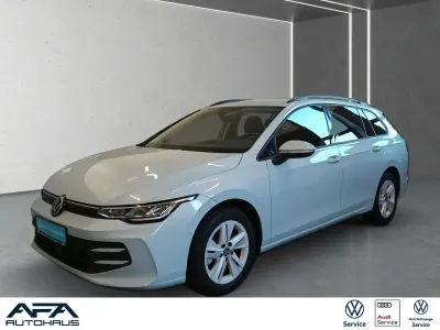 Gebraucht VW Golf VIII Life 150 PS (110 kW) 2025 Blau Kombi