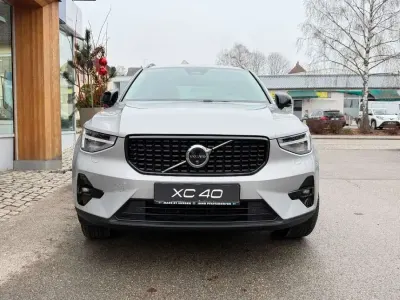 Używany Volvo XC40 Ultra 163 KM (119 kW) 2025 Srebrny SUV