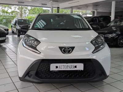 Gebraucht Toyota Aygo X X-play 72 PS (52 kW) 2023 Weiß SUV