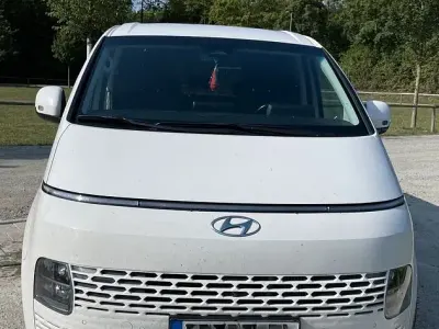Gebraucht Hyundai Staria Trend 177 PS (130 kW) 2023 Weiß Van / Kleinbus
