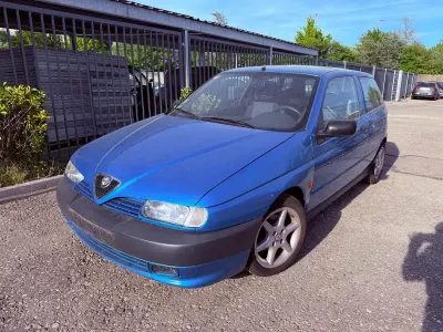 Käytetty Alfa Romeo 145 103 HP (75 kW) 1997 Sininen Viistoperä